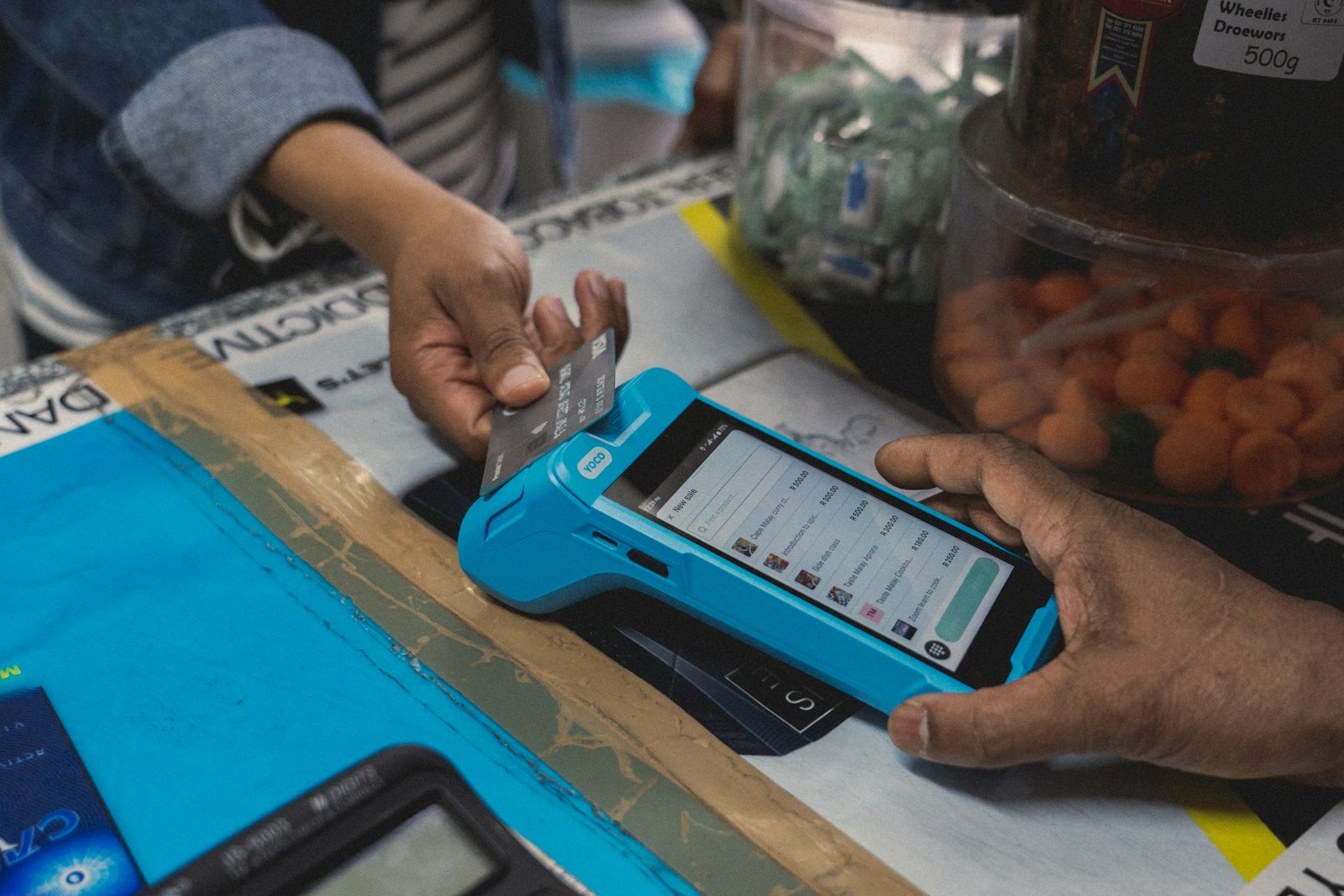 Card payment on a mobile POS terminal